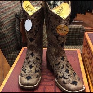 Corral square toe boots ! 💋